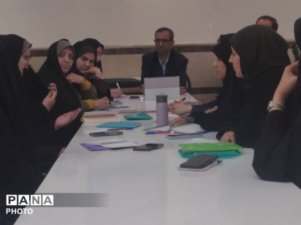 اولین نشست از سلسه جلسات آموزشی و توجهی ره نما