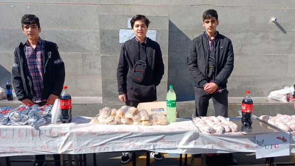 برپایی بازارچه کسب و کار در دبیرستان شهید معمارزاده ناحیه 2 کرج 