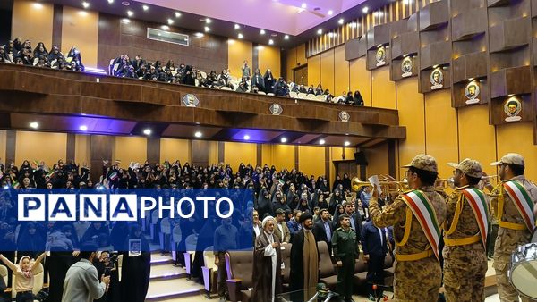 نمایشگاه «در لباس سربازی»