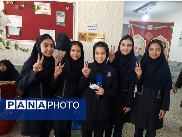 رای‌گیری شورای دانش‌آموزی در دبیرستان فرهنگیان ناحیه ۷ مشهد 