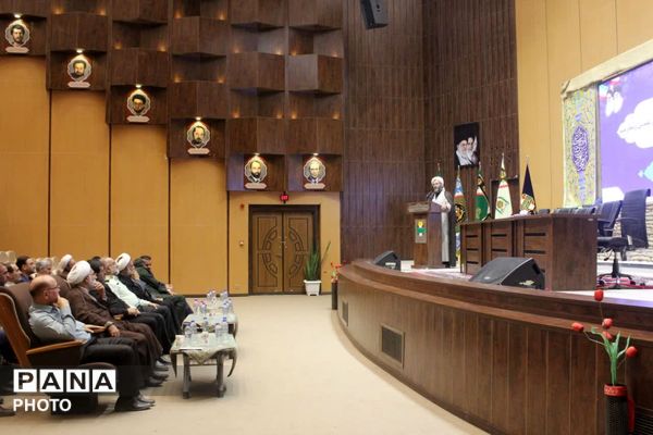 رونمایی از نخستین جلد دانشنامه دفاع مقدس استان قم