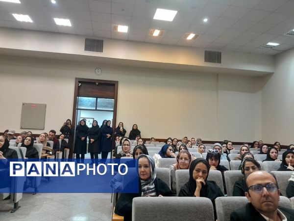 جلسه انجمن اولیا و مربیان در دبستان آرمینه مصلی نژاد ناحیه ۶ مشهد 