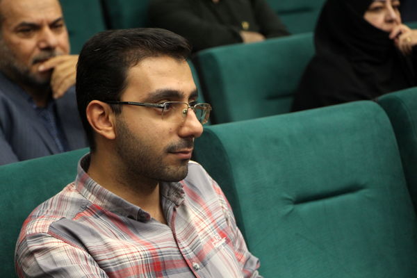 نشست بررسی کتاب همسفر آتش و برف یزد