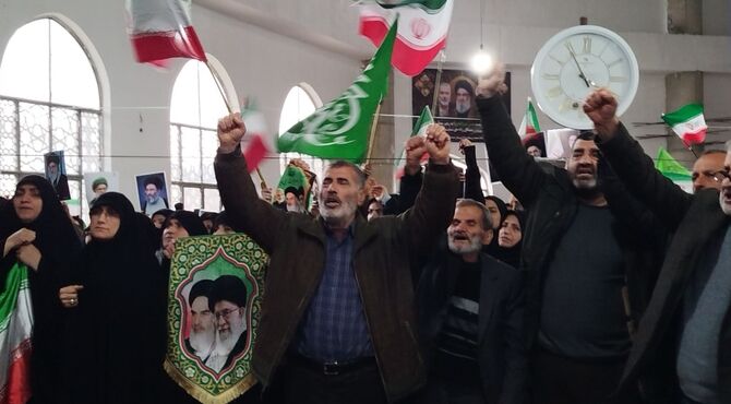 بیعت با رهبر منتخب خبرگان ملت در گلوگاه 
