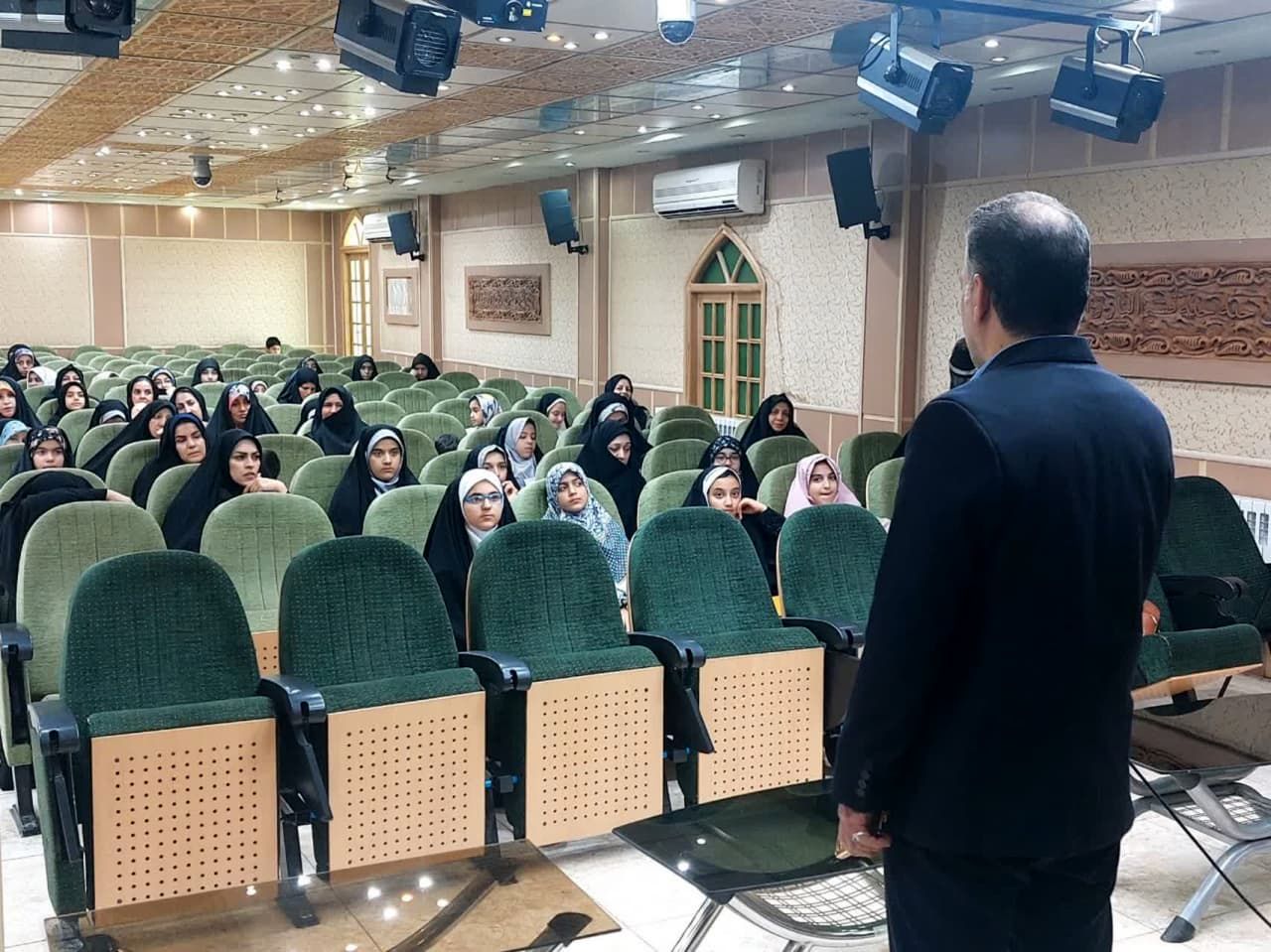 جشنواره ستارگان قرآنی در امامزاده سیدجعفر محمد یزد