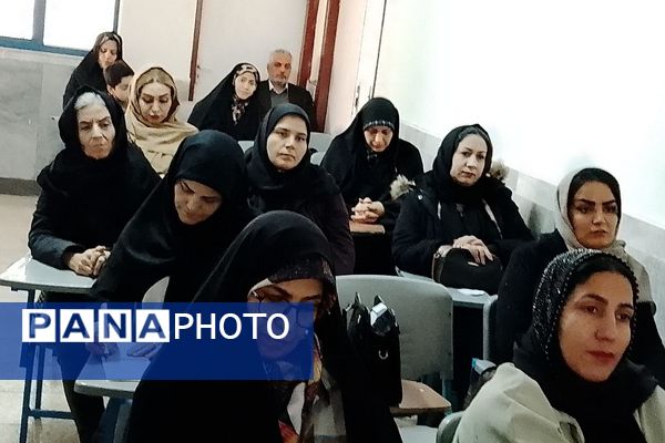 همایش آموزش خانواده در آموزشگاه جدلی ناحیه دو شهرری 