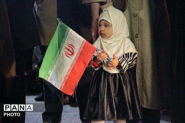 خیابان‌ها بیدارند، ملت در کنار وطن
