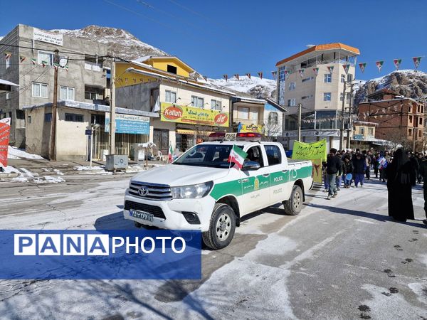 حماسه حضور گرم مردم بلده در سرمای زمستان 
