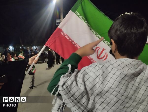 حضور پرشور مردم در سی و یکمین شب بیعت؛ آیین وحدت در روز جمهوری اسلامی