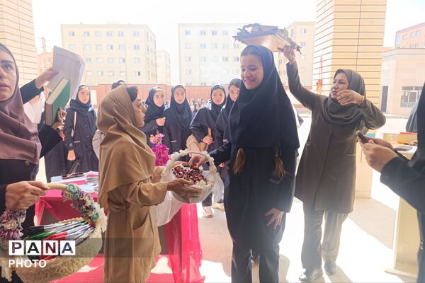 جشن جوانه‌ها در مدرسه خوارزمی رباط کریم