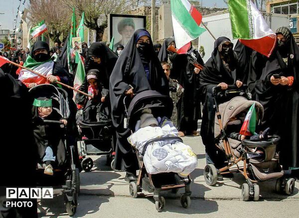  اوج اقتدار دختران ایران در گرامیداشت مادران و شهدای دانش‌آموز