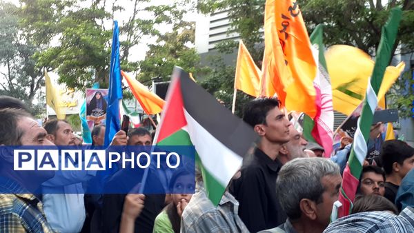 جلوه‌هایی از اجتماع مردم بجنورد در تجلیل از بانوی شجاع رسانه ملی