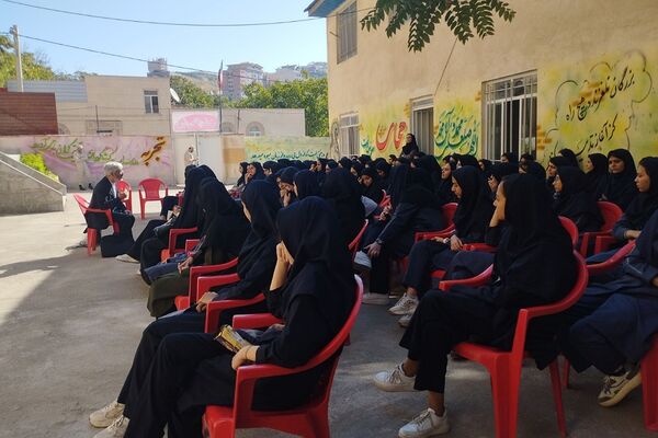 برگزاری جلسه بصیرتی ویژه دفاع مقدس در دبیرستان عفاف رودهن 