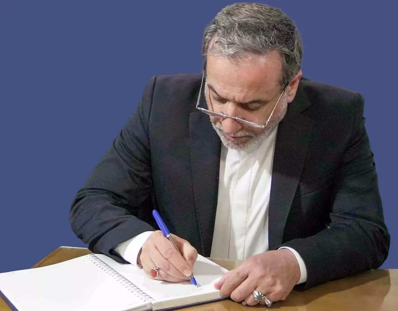 پیام تسلیت وزیر امور خارجه جمهوری اسلامی ایران در پی شهادت دکتر خرازی 