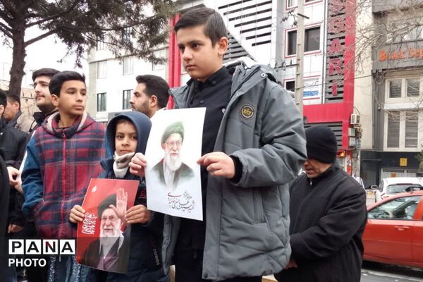 بیعت با سومین امام انقلاب در رودهن 