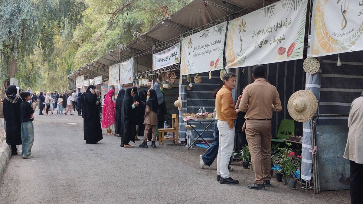 جشنواره مغ مهرگان جشن خرما و فرهنگ در حاجی‌آباد