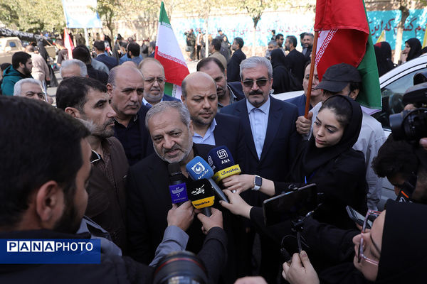 حضور وزیر آموزش و پرورش در راهپیمایی 13 آبان