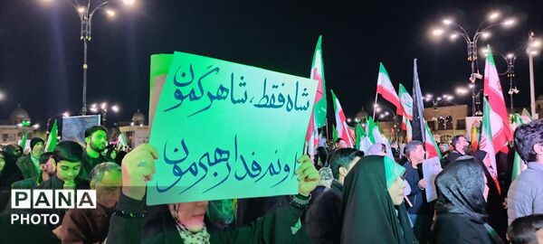 یک تجمع شلوغ با جواد قارایی