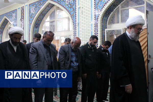 مدیرکل آموزش و پرورش استان در نماز جمعه شهربن