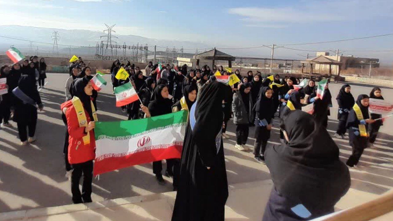 برنامه دهه فجر در مدرسه امیدانقلاب شهرستان سملقان