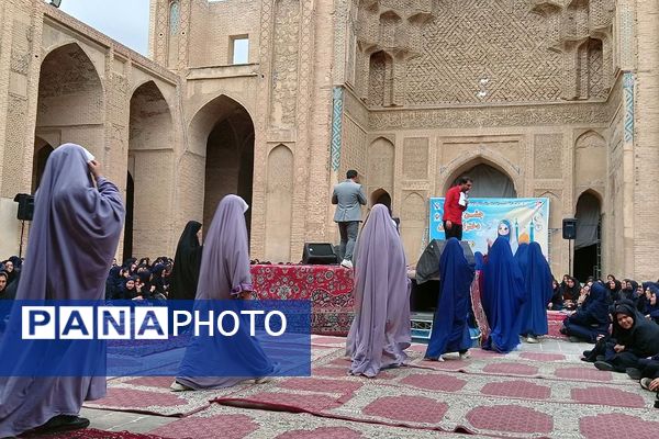 جشن بزرگ دخترانه به‌مناسبت دهه کرامت