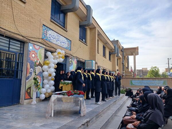 جشن سپاس معلم در هنرستان فنی حرفه‌ای بدیع ناحیه یک