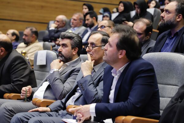 تجلیل از برگزیدگان ایثار با یاد شهدای شجره طیبه