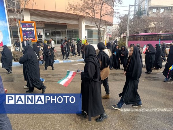 حضور چشمگیر مردم بجنورد در راهپیمایی ۲۲ بهمن