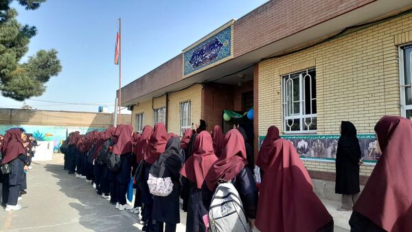برگزاری‌ مراسم‌‌ روز اول‌ مدارس‌ و هفته‌ دفاع‌مقدس‌ در دبیرستان‌  مخدره‌ مرآتی