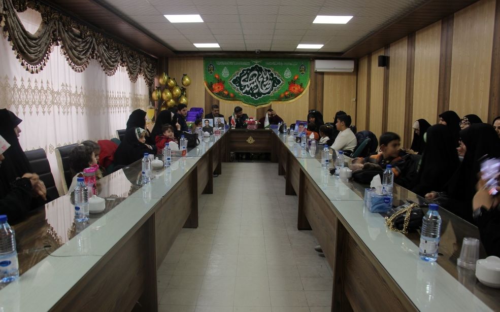 نور انتظار، سفره نذری را به نام فرزندان شهدا روشن کرد