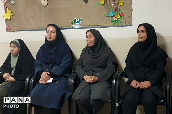 تجلیل از برگزیدگان جشنواره هنری فردا و المپیاد ورزشی در دبستان رضوان بهارستان‌دو