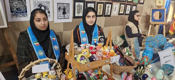 افتتاح نمایشگاه دست‌سازه‌های هنرجویان هنرستان‌های محمودآباد 