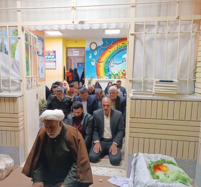 محفل انس با قرآن کریم در دبیرستان دخترانه شهدای زیارت 