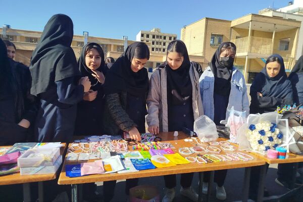 بازارچه نوروزی در هنرستان مرضیه 