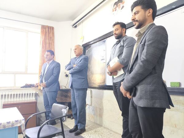 بازدید مسئولین آموزش و پرورش  از دبستان شهید پسندیده فدافن
