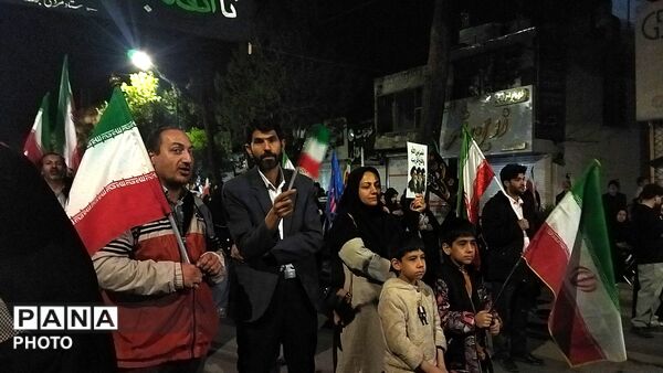 نیشابوری ها از پیر تا کودک در اجتماعات خیابانی
