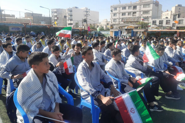 نواختن زنگ مهر در مدرسه هیات امنایی رازی ناحیه ۴ شیراز 