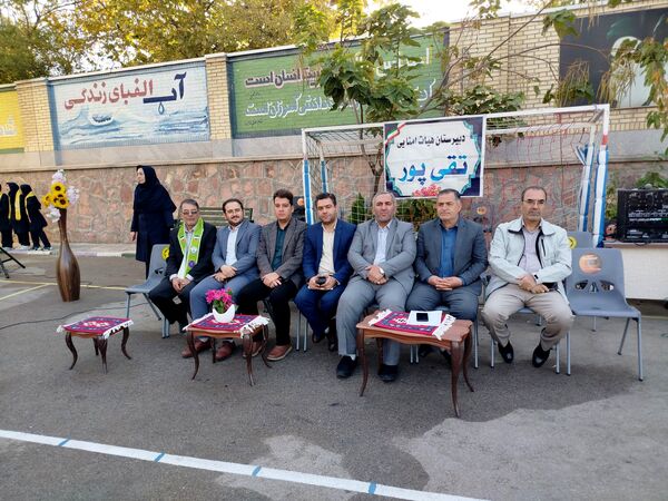 صبحگاه تمام تشکیلاتی دبیرستان تقی‌پور مراغه