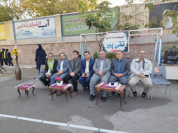صبحگاه تمام تشکیلاتی دبیرستان تقی‌پور مراغه