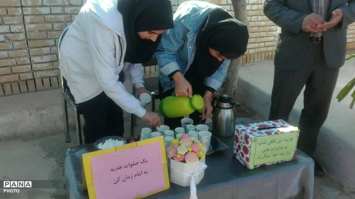 بازارچه کسب و کار دانش آموزی در دبیرستان حاج سید محمد میری بزنجرد خلیل آباد