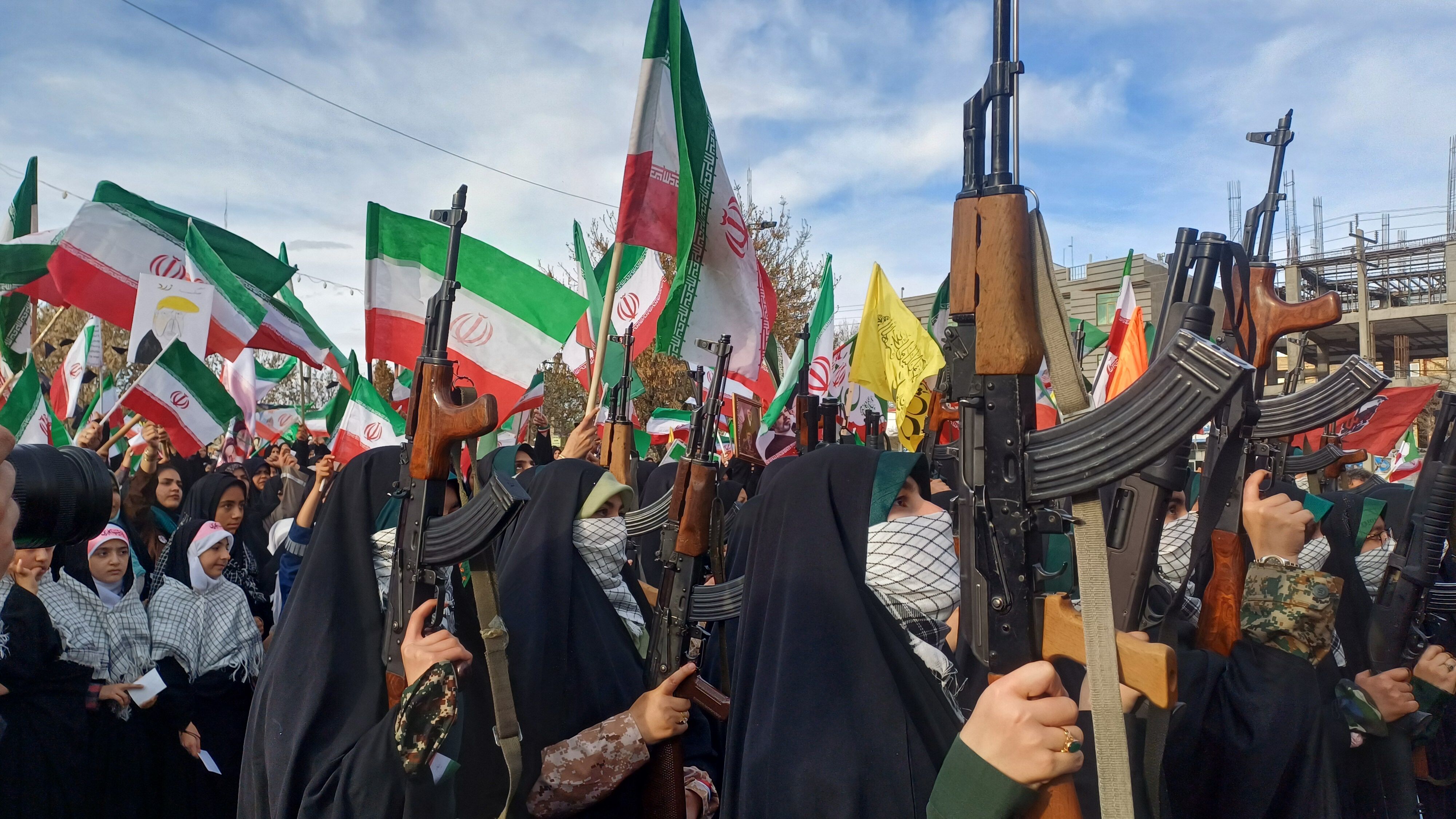 رزن؛ عیارِ مقاومت در دستانِ شیرزنانِ جان‌فدا