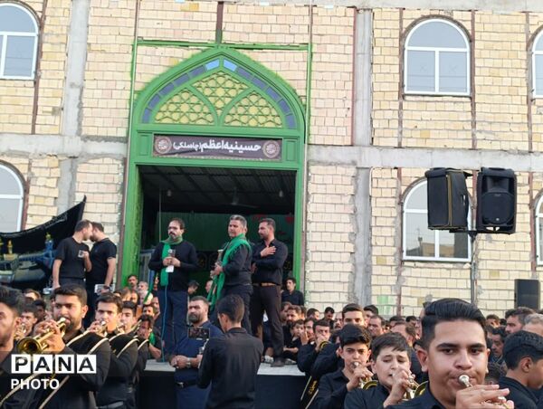 زمزمه‌ های سوگ در کوچه‌های خشتی؛ وقتی نخل چاه‌ ملکی به یاد حسین (ع) برمی‌خیزد