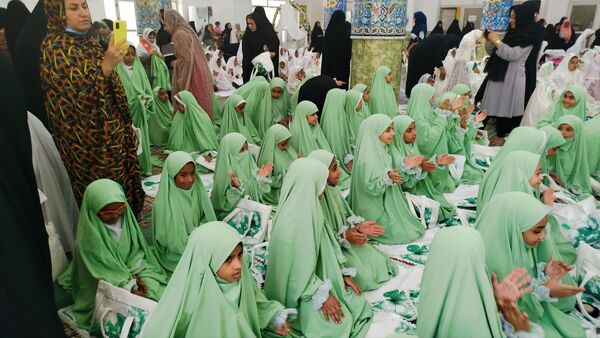 برگزاری جشن تکلیف دو هزار دانش‌آموز دختر سوم ابتدایی در میناب