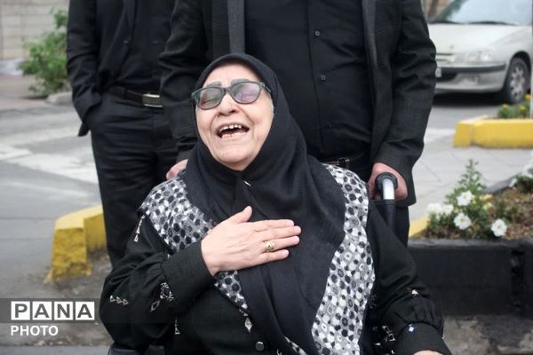 تشییع پیکر آخرین بازمانده شهدای خانواده دهقان در قم