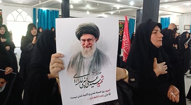 بانوان و نسل نو، عَلَمِ رهبر را برافراشتند
