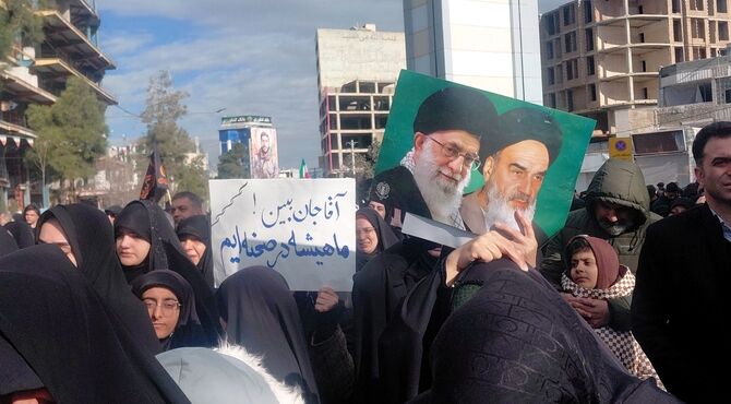 راه‌ امام خامنه‌ای ادامه دارد