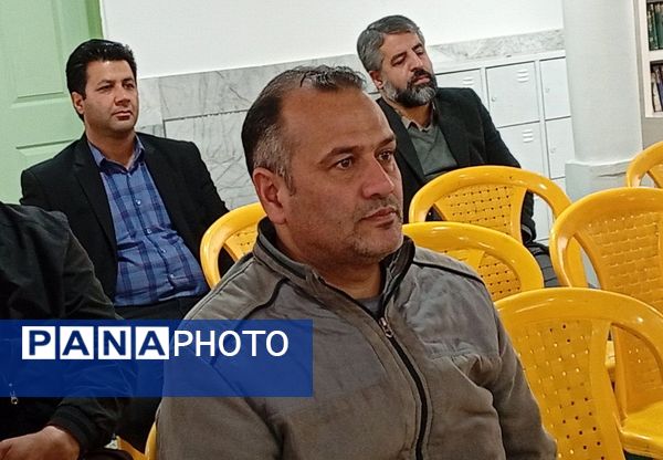 جلسه هدایت تحصیلی پایه نهمی دبیرستان میثاق ویژه والدین 