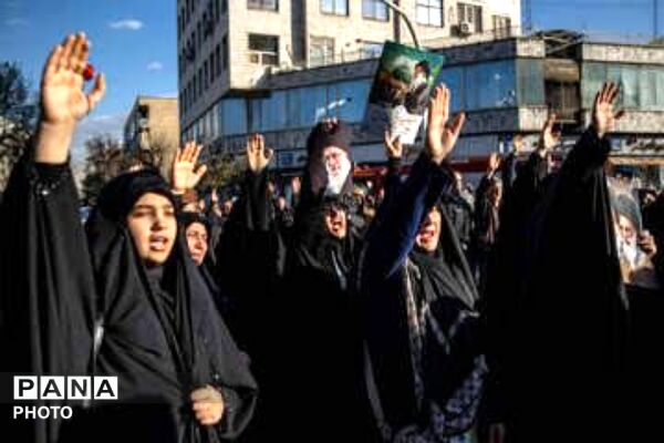 آغاز مراسم تشییع پیکر رهبر شهید و اهل بیت گرامی ایشان در مصلی نماز جمعه تهران