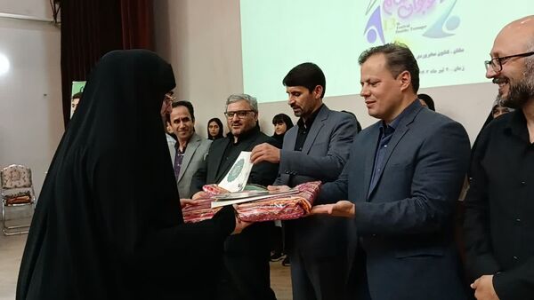 مراسم تجلیل از برگزیدگان نوجوان سالم