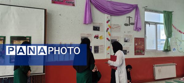 افتتاح نمایشگاه مدرسه انقلاب دبیرستان بهارآزادی 